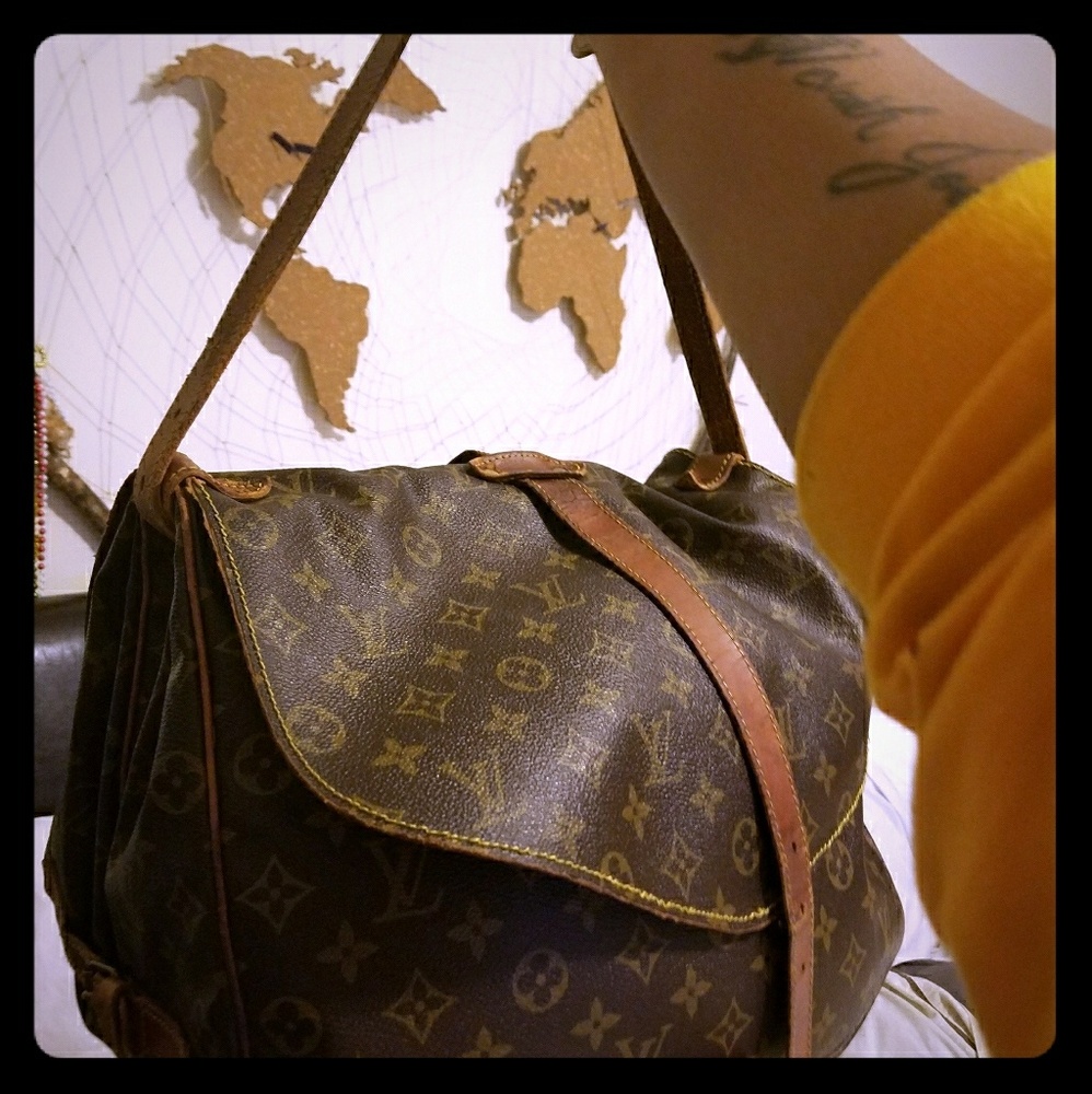 Louis Vuitton Saumur 35